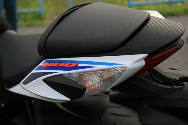 铃木gsx-r600适合新手吗,22款gsxr600