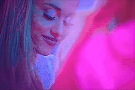 化妆只化上半部分的脸照片,最简单化妆步骤额头粉底