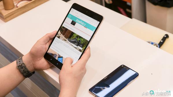 小米3平板测评玩吃鸡,小米平板3魔改后流畅吗