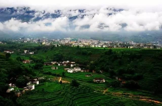 云南隔壁的一个苗族县城,来云南一定要去感受一下民族风情