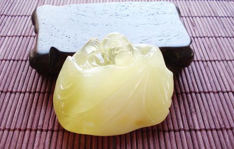 世界上最珍贵的琥珀是哪种琥珀,世界上最早发现琥珀的国家