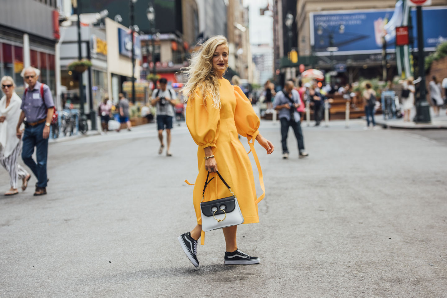 你的包烂大街了吧？三个品牌瞬间提升包品