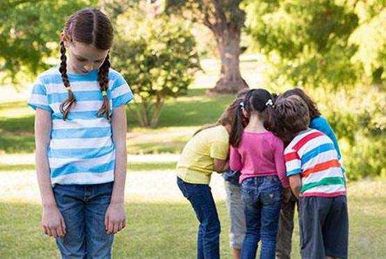 孩子在幼儿园被孤立老师该怎么办,幼儿园小朋友被同学孤立怎么解决