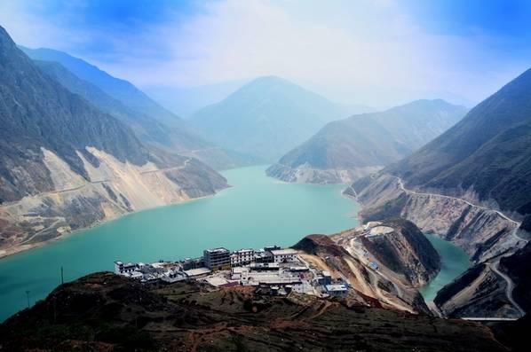 云南隔壁的一个苗族县城,来云南一定要去感受一下民族风情