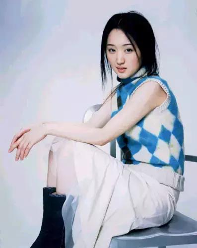 她曾是国民初恋，因谣言消失10年，如今45岁仍优雅甜美！