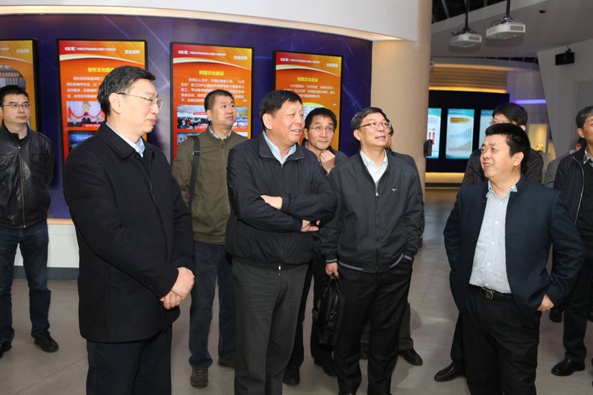 学习+定位+聚焦+人才+平台+机制，吴曼青调研南京14所、55所｜“扑下身子”抓落实