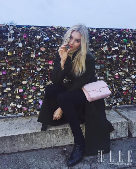 你爱在朋友圈晒包包和自拍，原来女明星也爱干这个，还更牛！