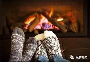 下肢发凉脚冰凉,下肢发凉是怎么回事呢