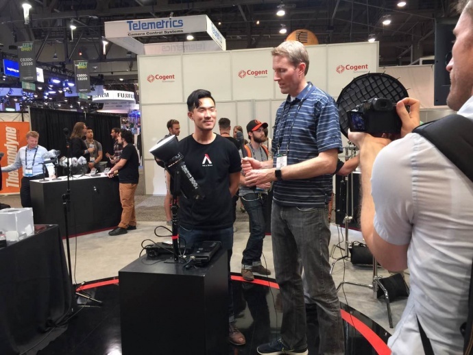 众媒体,各大媒体争相报道场面