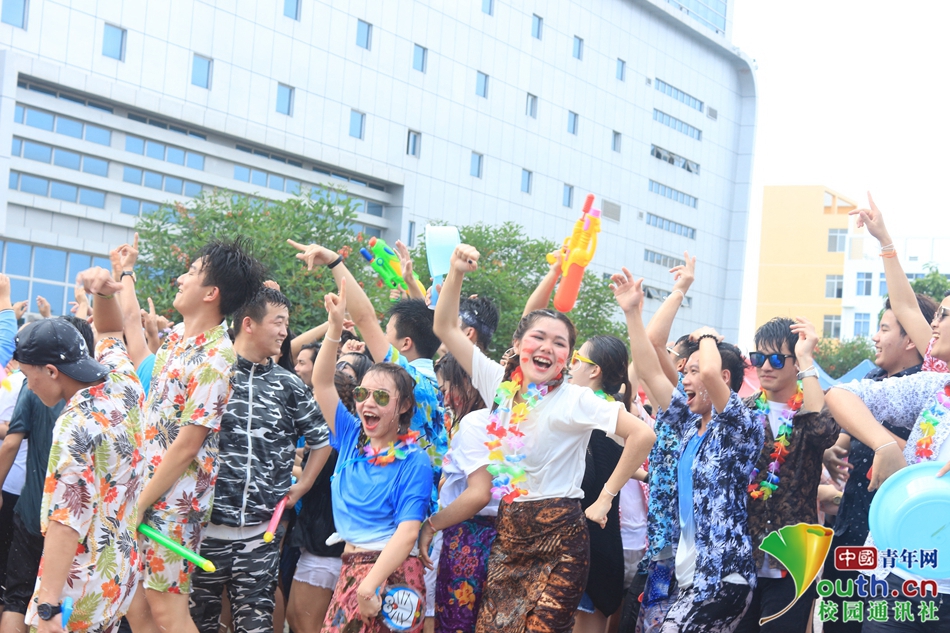 山大泰国留学生泼水节,沉浸式体验泰国的泼水节