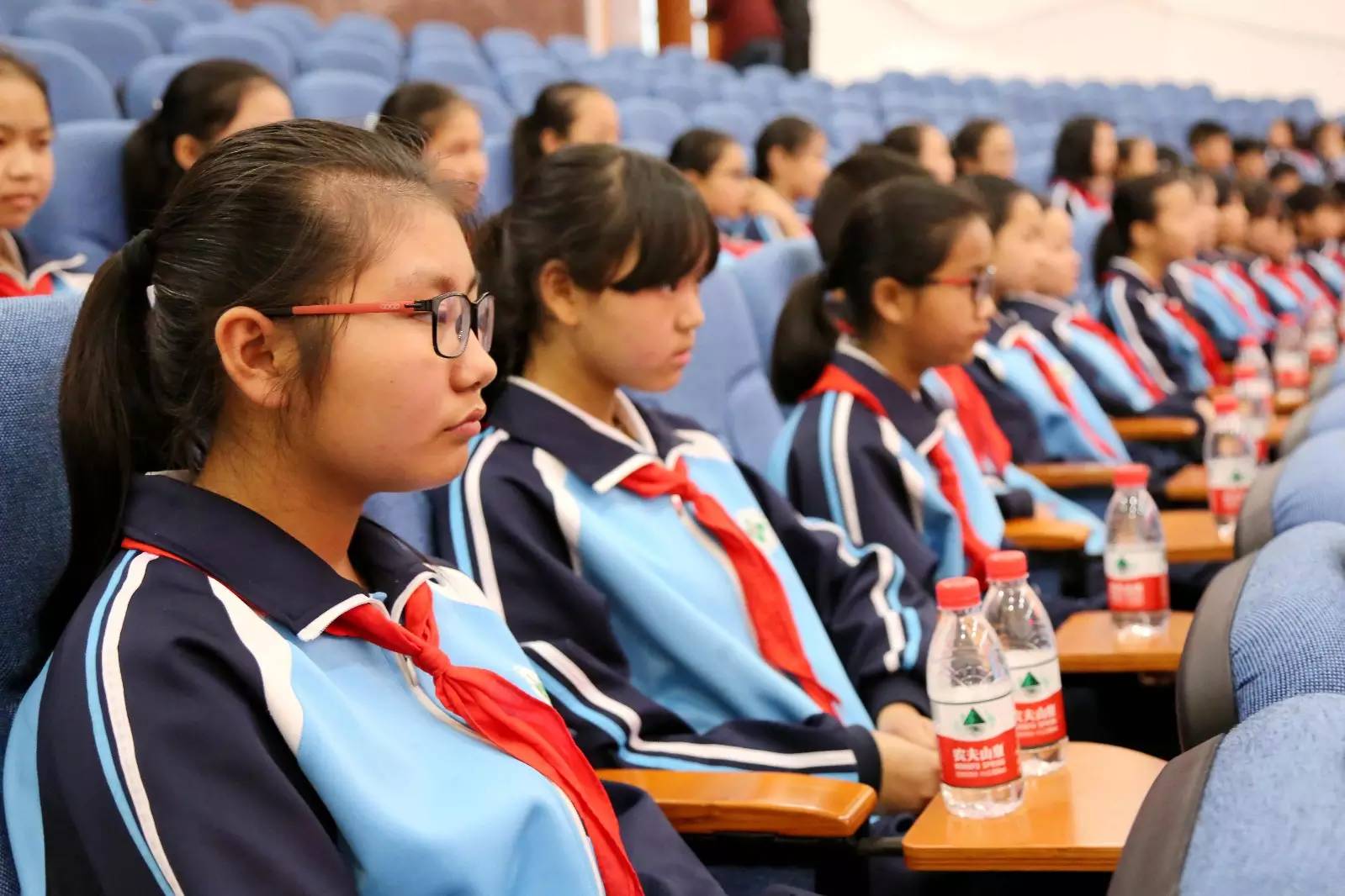 遵义团市委开展“喜迎十九大红领巾心向*党**”科学家进校园系列活动