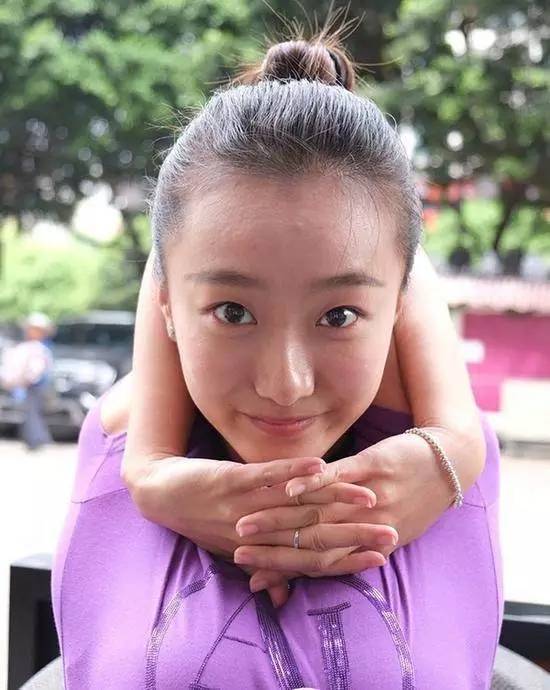 少女可用意念控制关节脱臼，四肢随意拧成麻花，但有一点需谨慎！