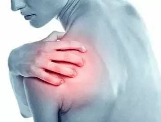 少女可用意念控制关节脱臼，四肢随意拧成麻花，但有一点需谨慎！