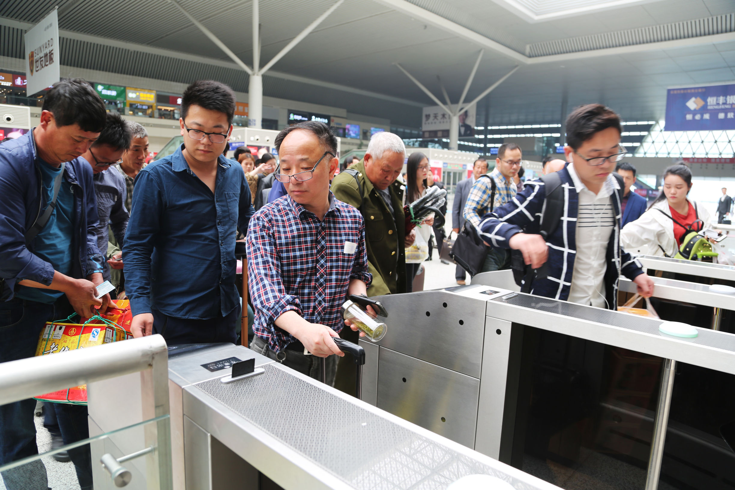 郑州火车站五一假期持续到几号,五一期间郑州火车站坐车需要什么