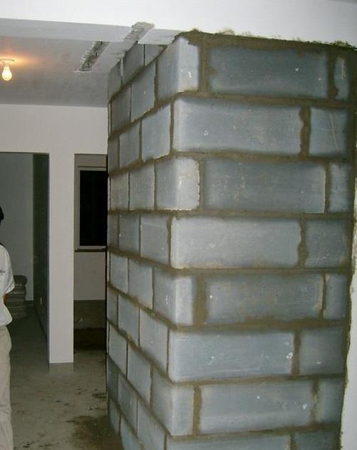 墙体隔断用砖砌还是轻钢龙骨结构,双层玻璃隔断与做墙体哪个便宜点