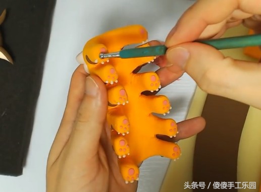 创意diy粘土制作，还记得宫崎骏动画里的（龙猫）猫巴士吗