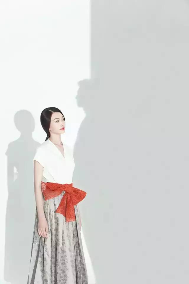 霓裳·香奈儿是巴黎的时尚经典 诗经是中国诗意美的源头