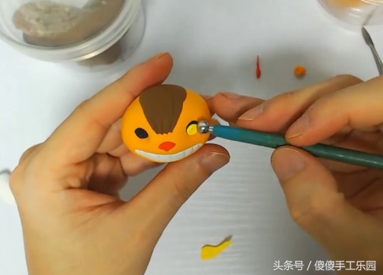 创意diy粘土制作，还记得宫崎骏动画里的（龙猫）猫巴士吗