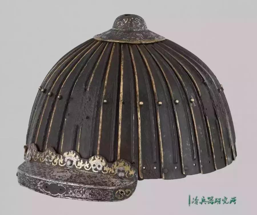 *藏西**宗教活动最特殊的祭品：传统盔甲、马铠和*器武**