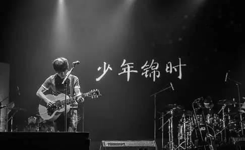 赵雷在成都演唱会现场喊谁,小伙在酒吧唱成都赵雷现身