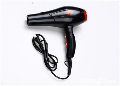 新盆子的标签留下的胶印怎么去除,衣服上粘了纸质标签胶印怎么去除