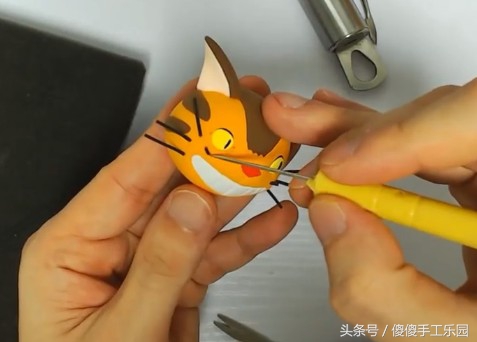 创意diy粘土制作，还记得宫崎骏动画里的（龙猫）猫巴士吗