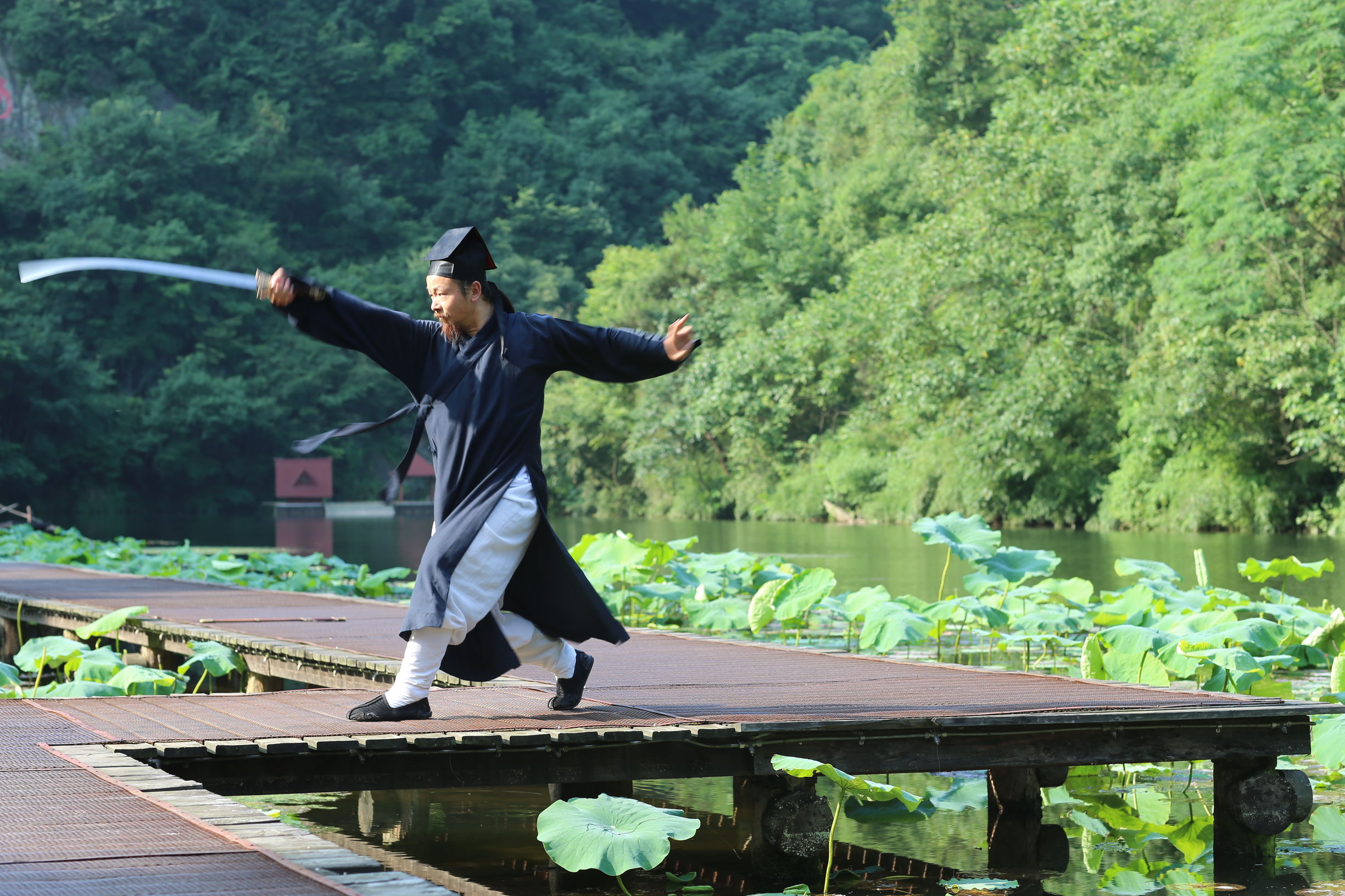 武当武术夏令营陈师行道长致辞,武当道长陈师行20米高空跳下