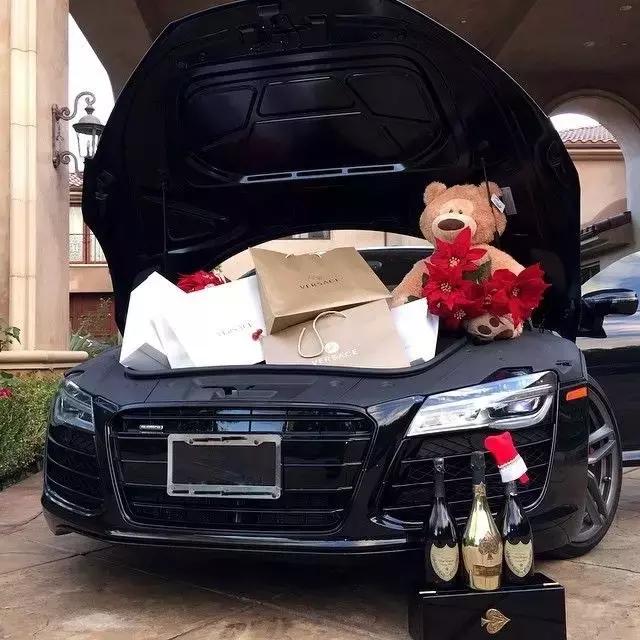 别羡慕别人了，别人的豪车钥匙可能在淘宝买的