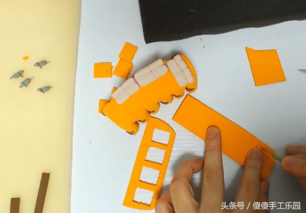 创意diy粘土制作，还记得宫崎骏动画里的（龙猫）猫巴士吗