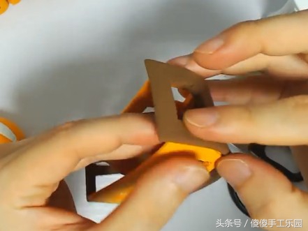 创意diy粘土制作，还记得宫崎骏动画里的（龙猫）猫巴士吗