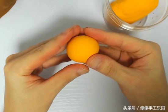 创意diy粘土制作，还记得宫崎骏动画里的（龙猫）猫巴士吗