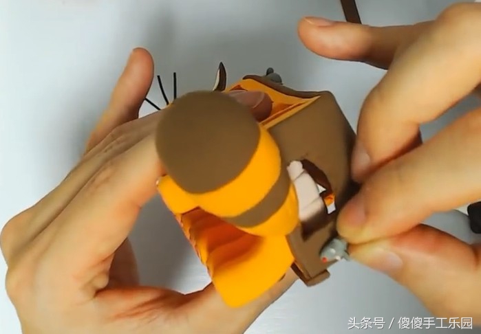 创意diy粘土制作，还记得宫崎骏动画里的（龙猫）猫巴士吗