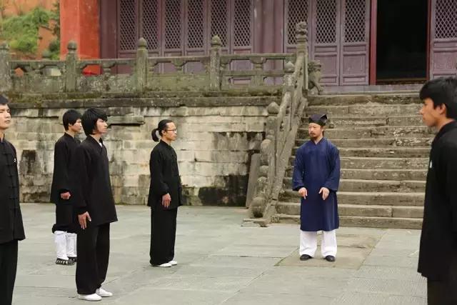 武当武术夏令营陈师行道长致辞,武当道长陈师行20米高空跳下