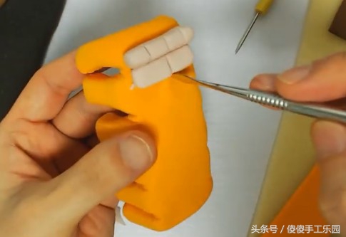 创意diy粘土制作，还记得宫崎骏动画里的（龙猫）猫巴士吗