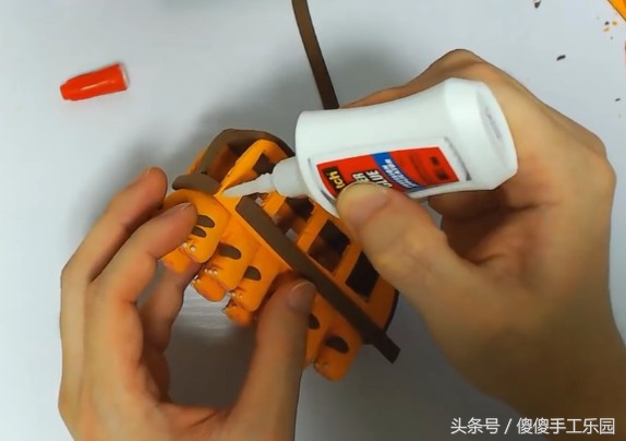 创意diy粘土制作，还记得宫崎骏动画里的（龙猫）猫巴士吗