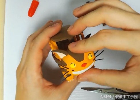 创意diy粘土制作，还记得宫崎骏动画里的（龙猫）猫巴士吗