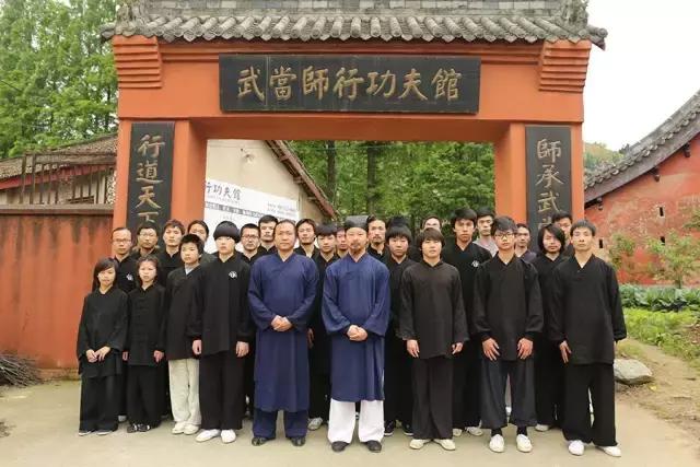 武当武术夏令营陈师行道长致辞,武当道长陈师行20米高空跳下