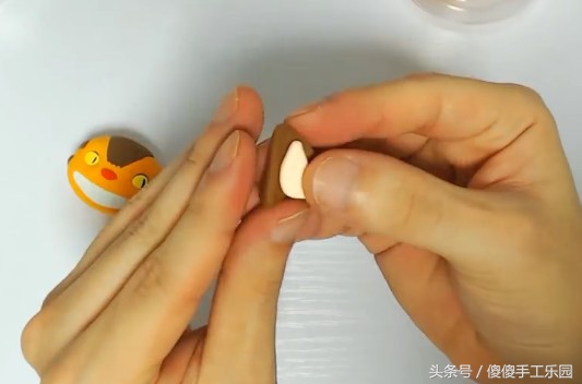 创意diy粘土制作，还记得宫崎骏动画里的（龙猫）猫巴士吗