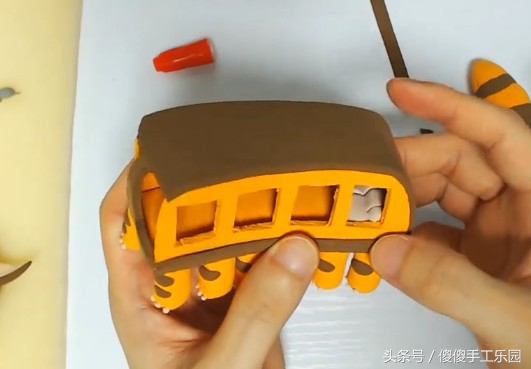 创意diy粘土制作，还记得宫崎骏动画里的（龙猫）猫巴士吗