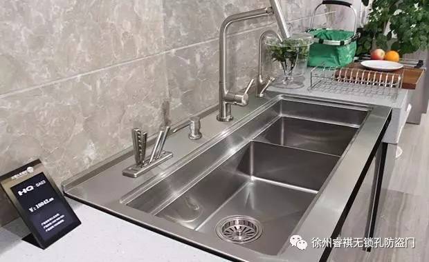 如何让家具保持光亮？睿祺智能防盗门