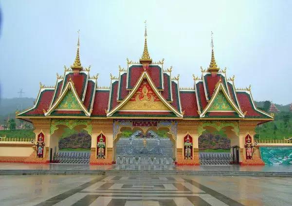 泼水节后，西双版纳该怎么玩，附防高温注意事项