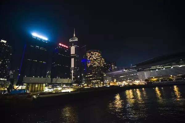 再一次香港｜带着老妈去看花花世界，佐敦觅食，中环闲逛，维港夜游，探索迪士尼的童话天地！
