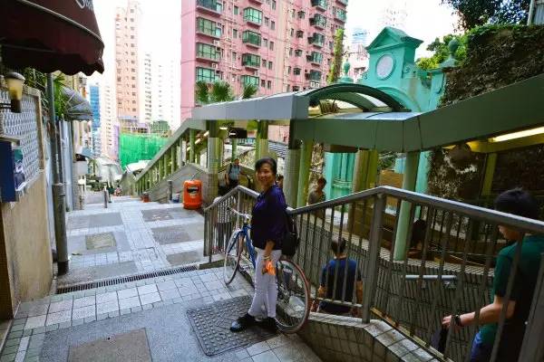 再一次香港｜带着老妈去看花花世界，佐敦觅食，中环闲逛，维港夜游，探索迪士尼的童话天地！