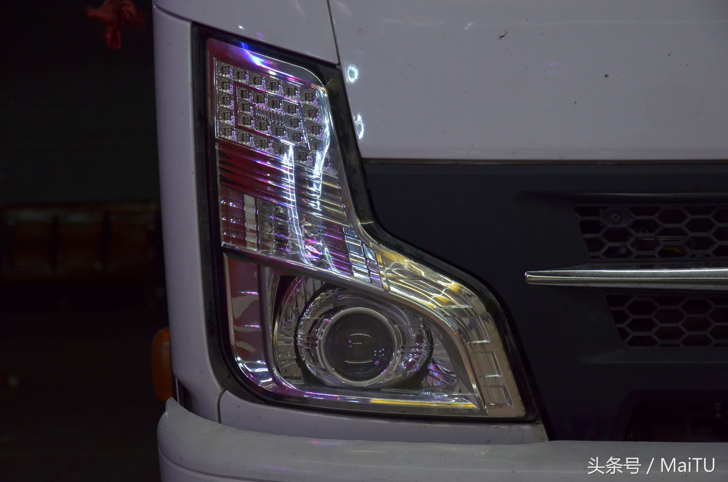 很多老司机都说货车的灯光会害死人，那是他们因为没有按套路来搞