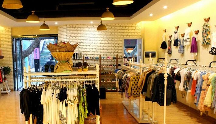 卖童装摆地摊好还是开店好,童装店开店攻略