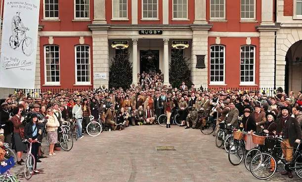 你怎么穿得像格利高里·派克？因为要参加复古骑行派对啊！