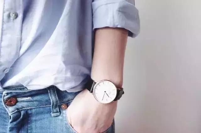 dw手表是电子的还是机械的,dw手表32mm适合男戴吗