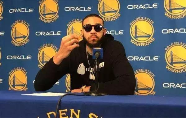 被“五大囧”摧毁的篮球人生，他真的是个脑残吗？