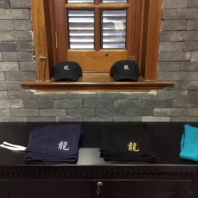 潮人好看衣服店铺推荐,现在潮人去哪里买衣服便宜