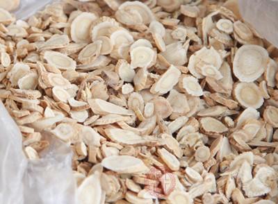 吃饭爱出汗睡觉爱出汗是什么原因,一动就出汗晚上睡觉也出汗咋回事